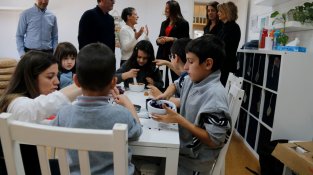 Impulsen una prova pilot per fomentar vocacions científiques a les escoles rurals de les comarques centrals