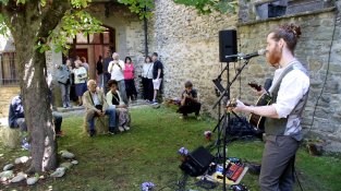 Guillem Gené al marc del So de les Predres a Rupit
