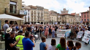 Manifestació a Vic en contra del trasllat del CAP
