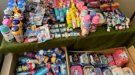 Confisquen més d'un miler de productes i joguines de contraban en un comerç de Vic