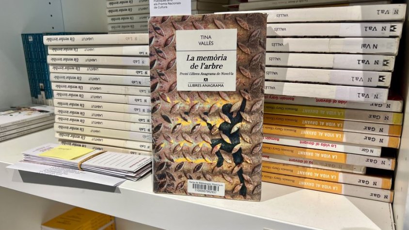 Els llibres escollits per al pròxim mes ja estan a punt a la lleixa de la biblioteca