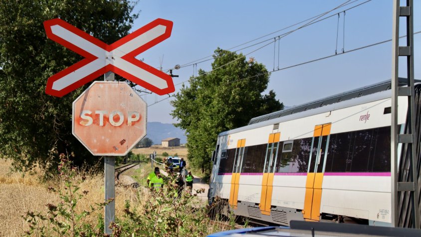 Imatge del tren descarrilat a Sant Miquel de Balenyà