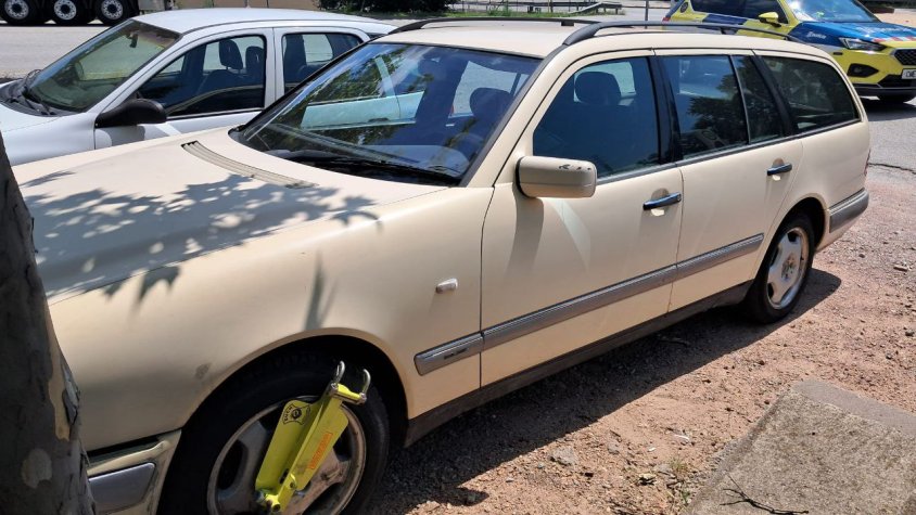 Detingut un conductor a Gurb que circulava amb el maleter obert i quintuplicava la taxa d’alcohol permesa