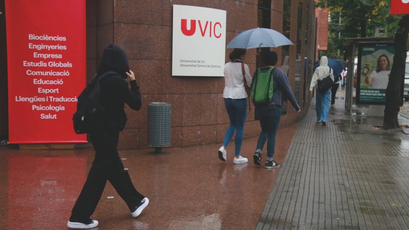 Estudiants a l'UVic-UCC a l'edifici de Miramarges