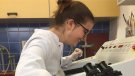 Una jove de Prats de Lluçanès lidera una investigació innovadora per tractar lesions cerebrals en nadons prematurs