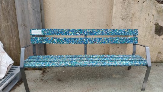 Mobiliari urbà fet amb plàstic 100% reciclat