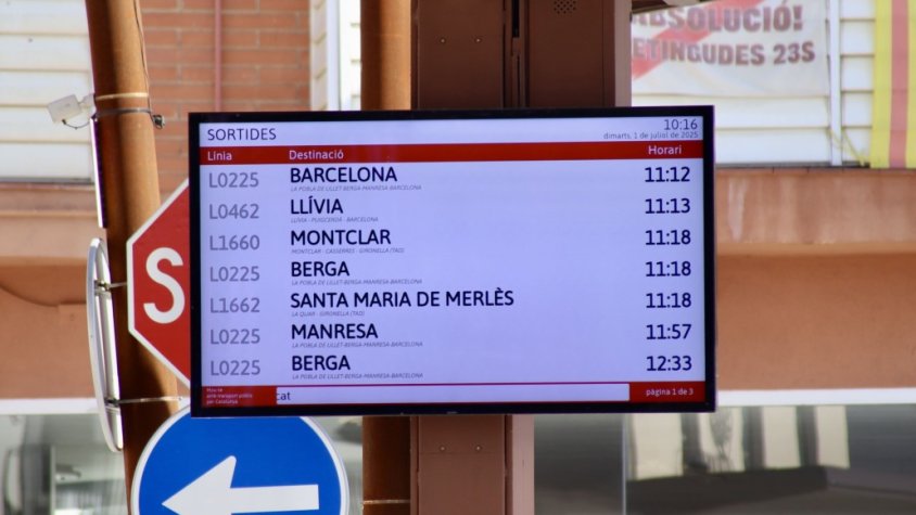 Pantalla d'horaris a la nova parada.