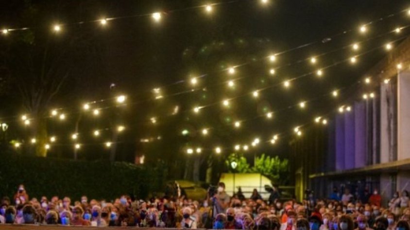 Taradell dona la benvinguda a Sant Joan amb una nit de música i llum a Can Costa
