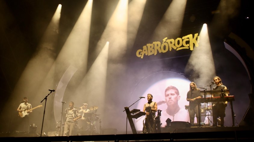 Oques Grasses s’acomiaden d’Osona amb un concert multitudinari al Cabró Rock de Vic